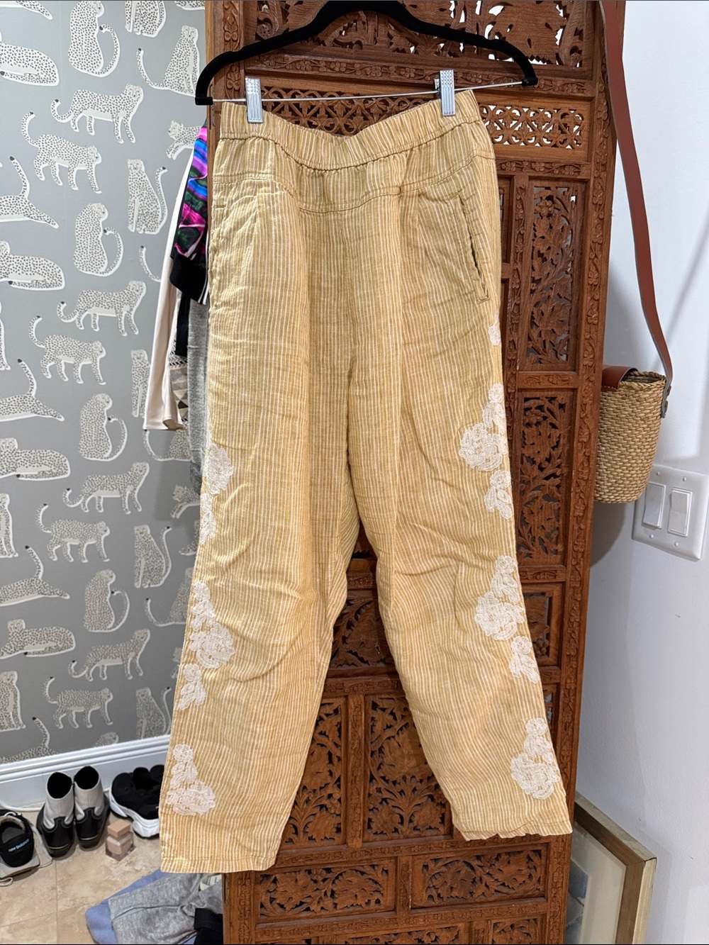 Women's Anthropologie comfy linen Yellow beige Embroidered Pants